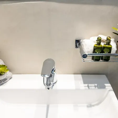 & Maisonette Iii In *